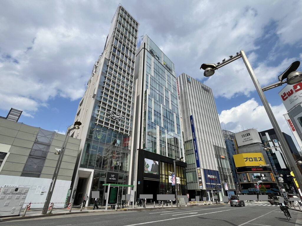 新宿区公示地価最高地点 外観写真